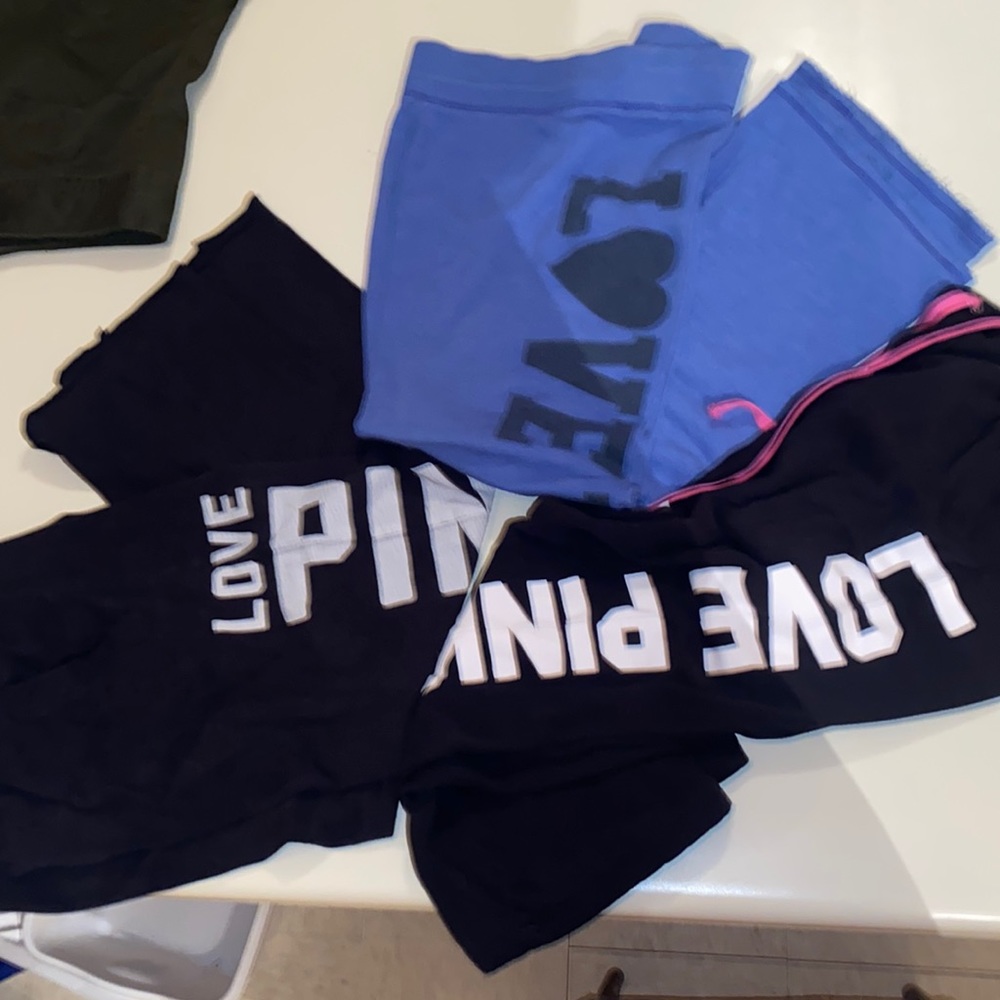 PINK VS 3 pair bundle 🥰 2 pairs black one blue